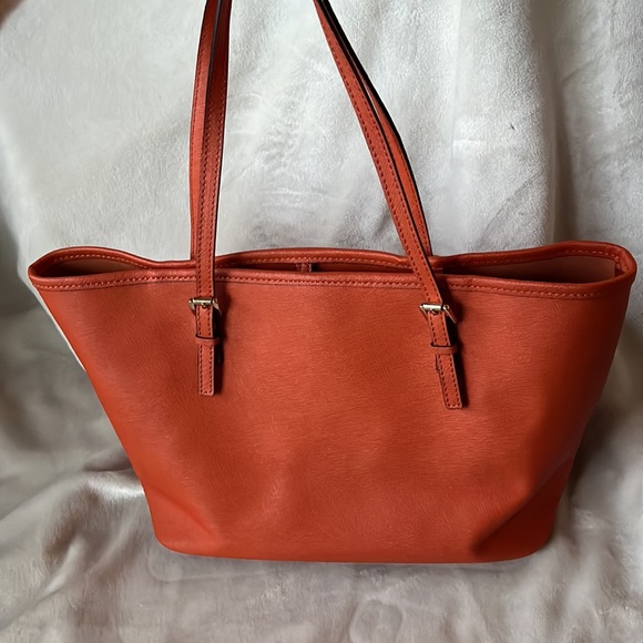 Michael Kors Purse | GREAT used condition - Picture 4 of 10